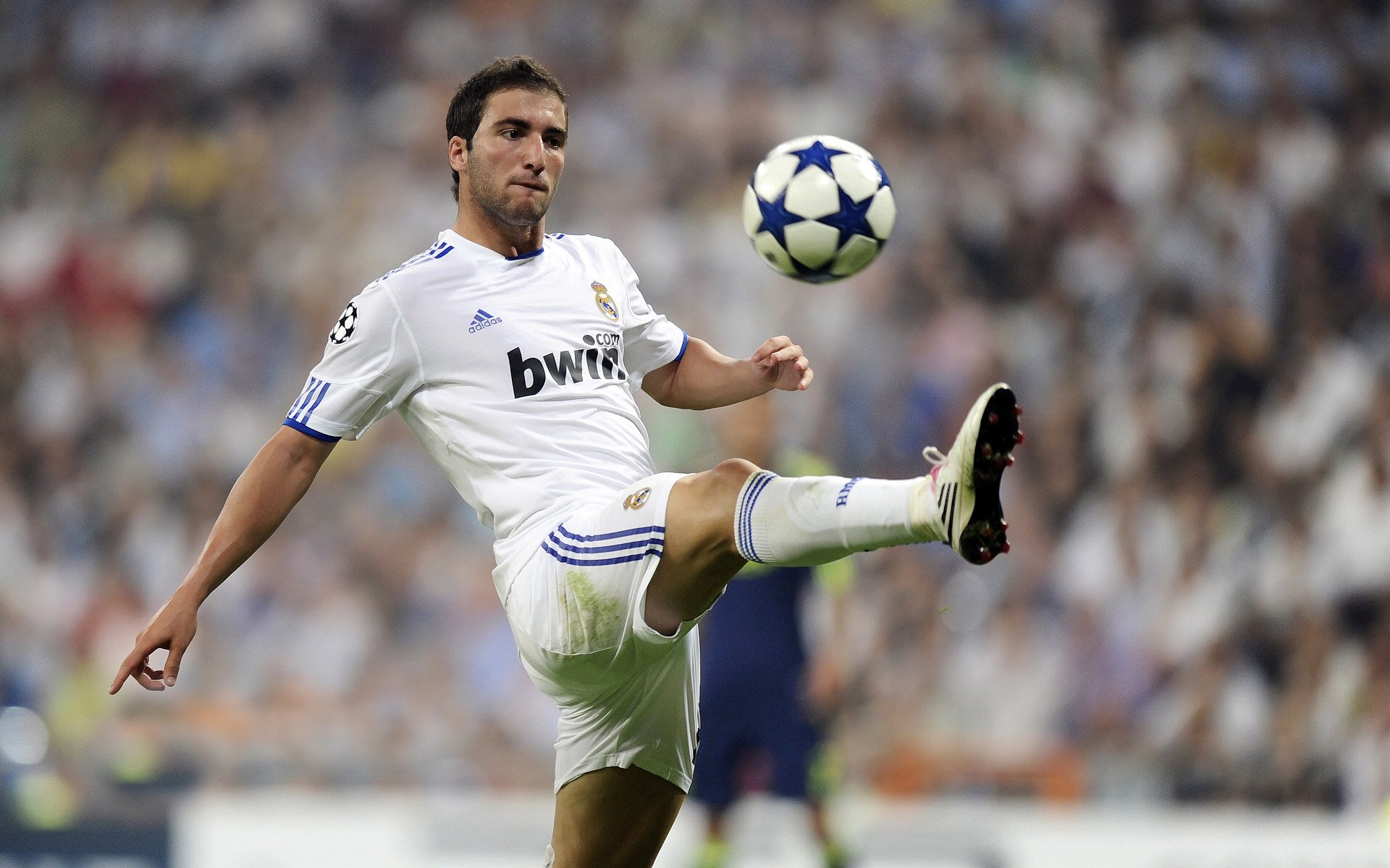 世界杯逆境战：不畏强敌，逆势而上，感动全场，足球世界杯最大逆转