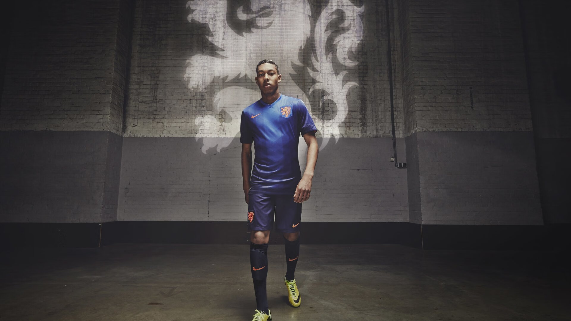 世界杯逆境突围：英雄时刻燃爆全场，世界杯遇险记