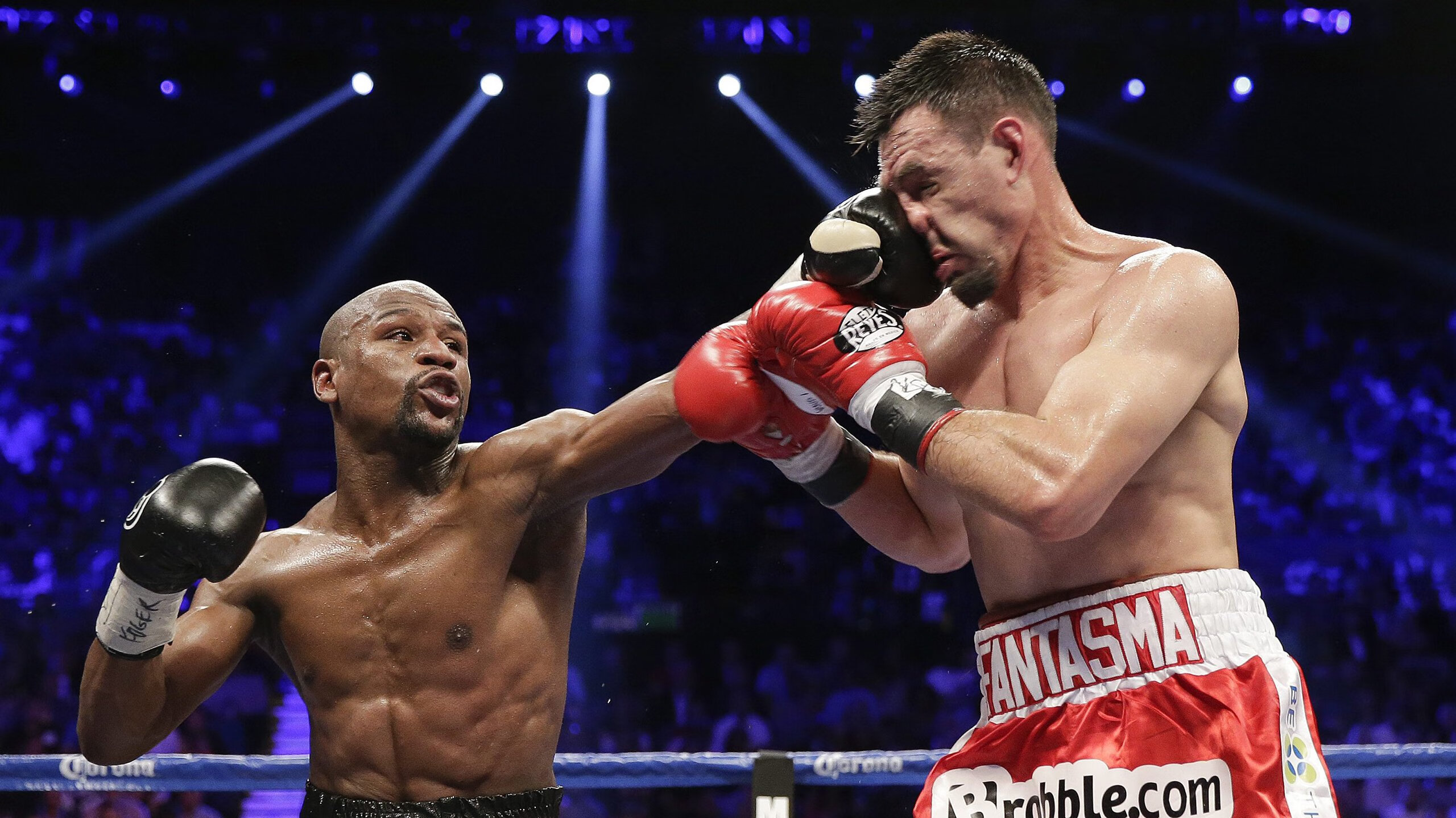 卢卡·乌兰多蝶泳划水有力