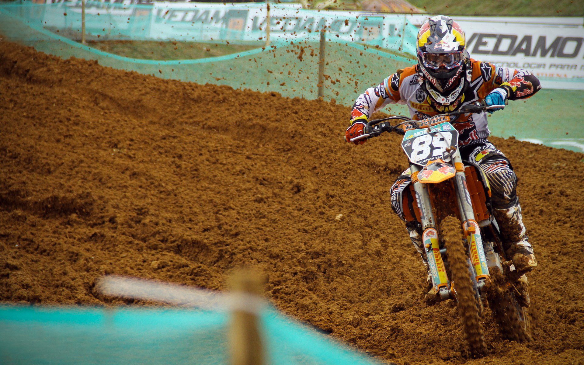 英超激烈角逐，豪门之间竞争白热化